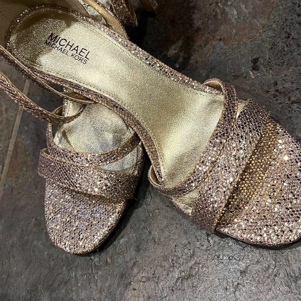 NWOT Michael Kors gold size 6.5 ankle strap open toe heels with 2.5” heels
